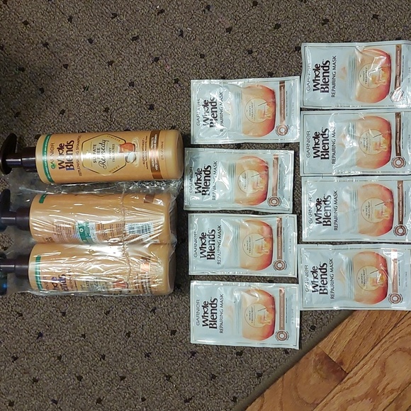 BUNDLE!! 3 Garnier Whole Blends Replenishing Shampoo & Repairing Mask pkts (8) - Picture 1 of 10